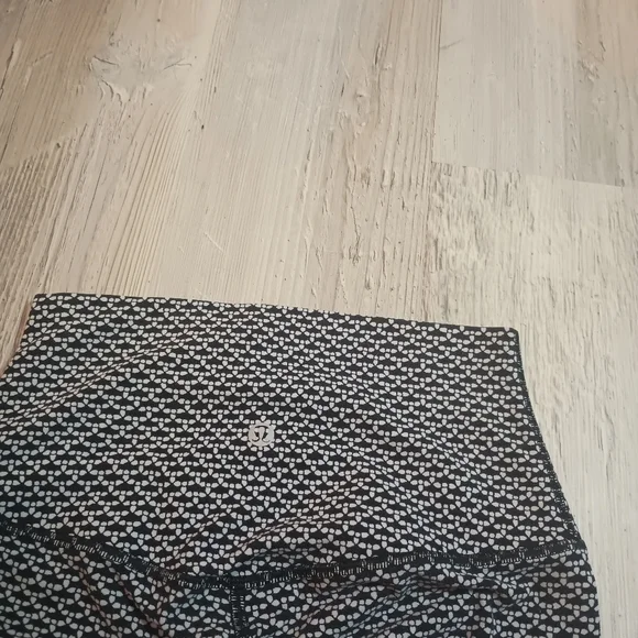 Lululemon Crop - Picture 5 of 6